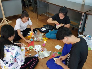 อาสาสมัคร ตุ๊กตาหุ่นมือ 8 มิ.ย. 62 Volunteer Producing Hand Puppet Doll for Learning Kits  June, 8, 19